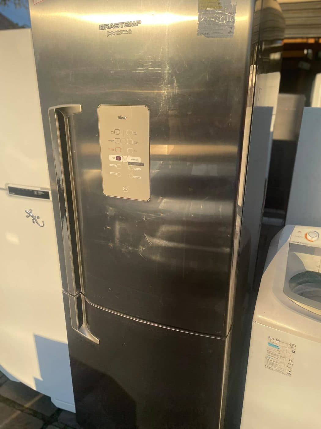 Geladeira inox (freezer inferior), estado Seminovo